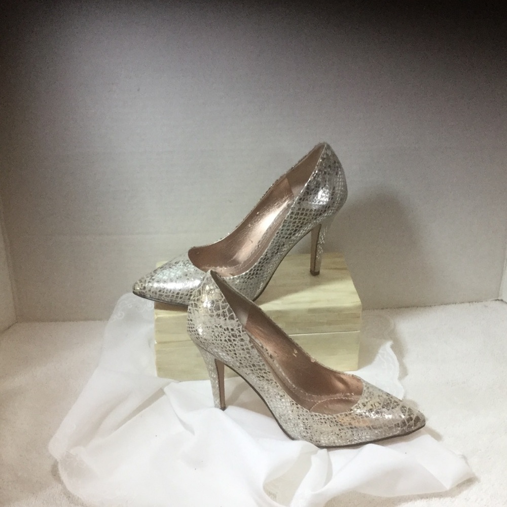 BCBG Heels. Size 8 (EUC)